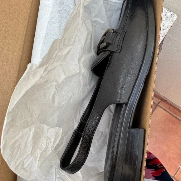 Naturalizer Black Leather Loafers with Gold Chain brand new - Picture 4 of 6